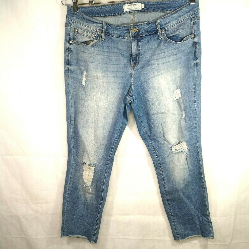 ✨👖Torrid Ripped Straight Jeans  Size 18 Distressed👖✨